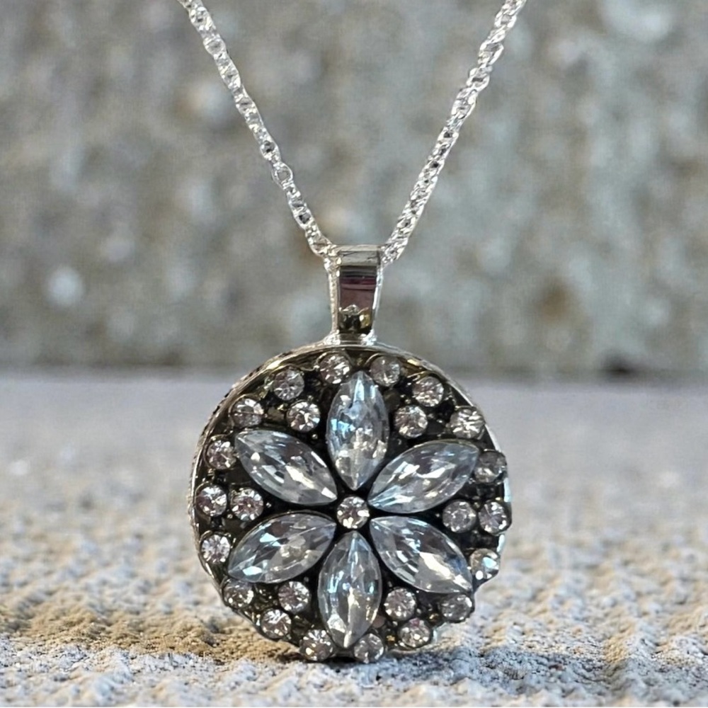 Vintage Costume Rhinestone Jewelry Assemblage: Floral Pendant Necklace